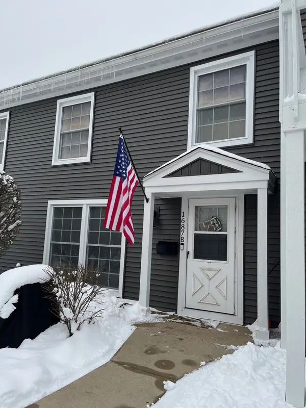 1687 Williamsburg Court #B, Wheaton, IL 60189