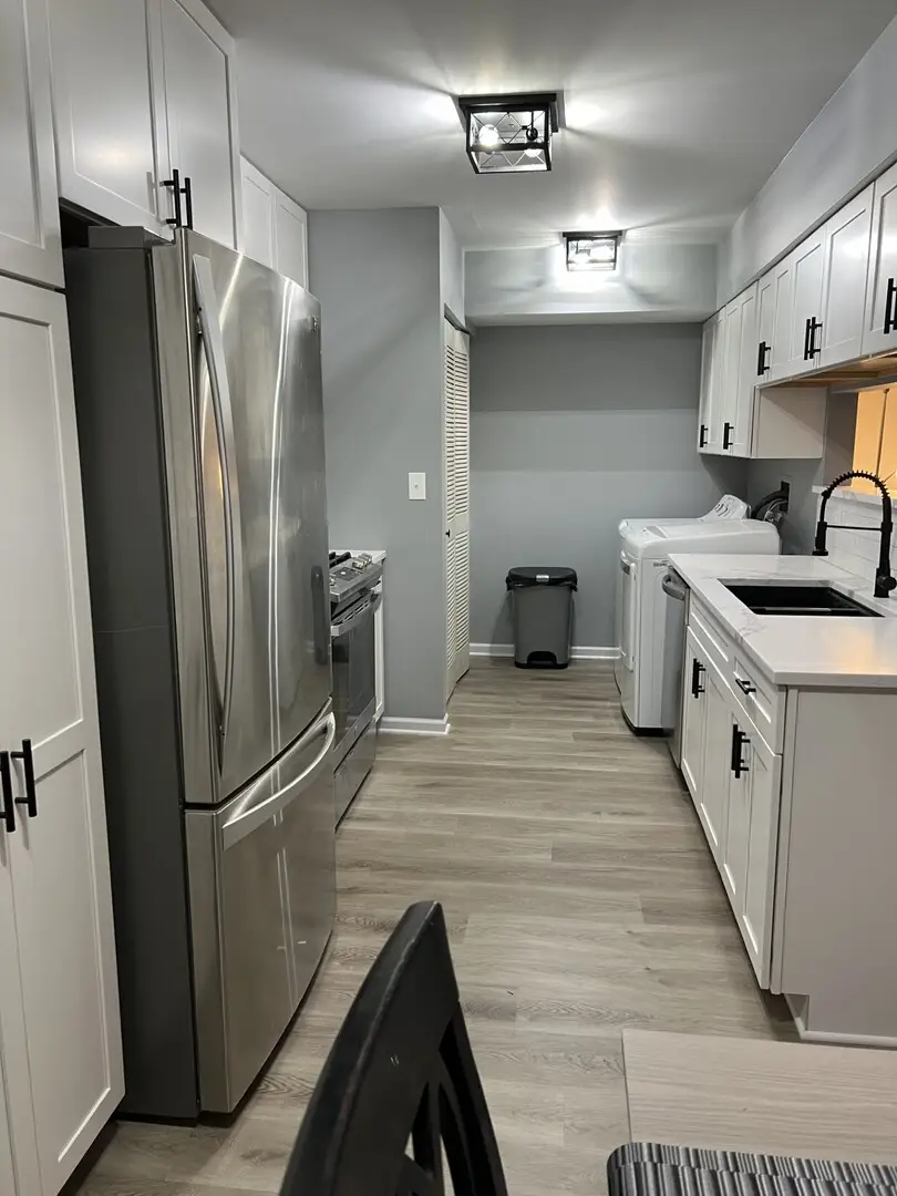 1687 Williamsburg Court #B, Wheaton, IL 60189 - Image #2