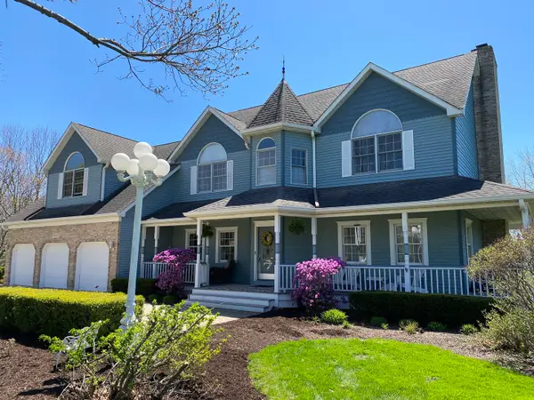 7N610 Cloverfield Circle, St. Charles, IL 60175