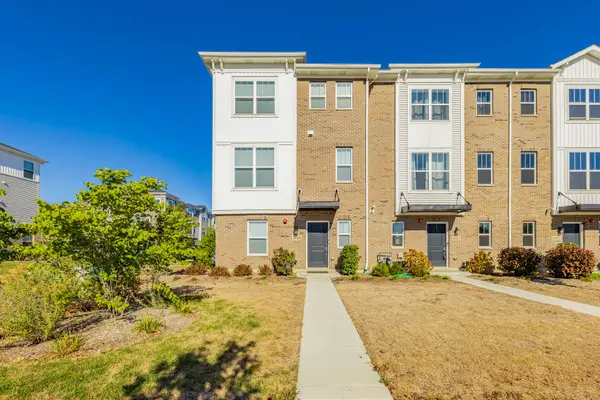 1050 E Oakton Street, Des Plaines, IL 60018