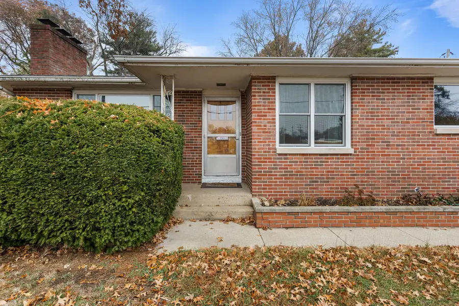 904 W Kirby Avenue, Champaign, IL 61821 - Image #2