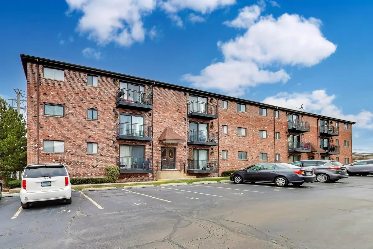 6820 W Raven Street #1B, Chicago, IL 60631 - Image #1