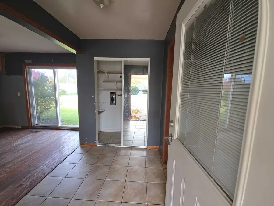 1190 Ash Road, Hoffman Estates, IL 60169 - Image #2