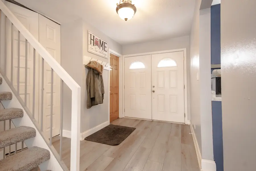 746 E Devon Avenue, Roselle, IL 60172 - Image #2