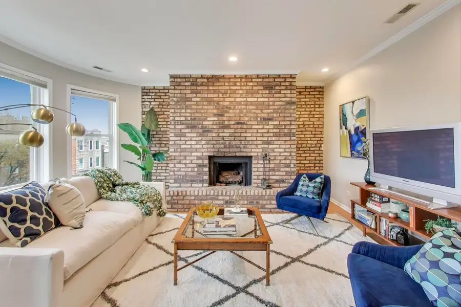 921 W Addison Street #3B, Chicago, IL 60613 - Image #3
