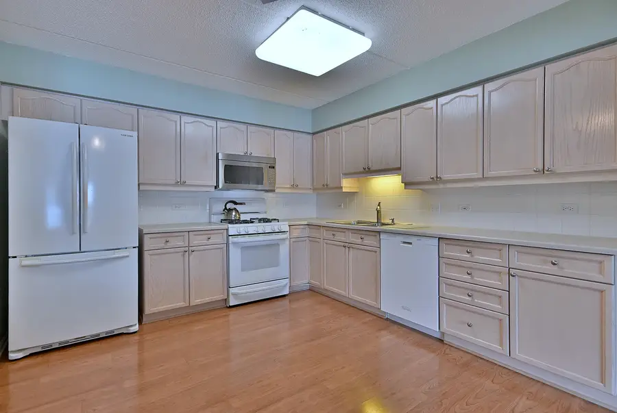 7091 W Touhy Avenue #209, Niles, IL 60714 - Image #3