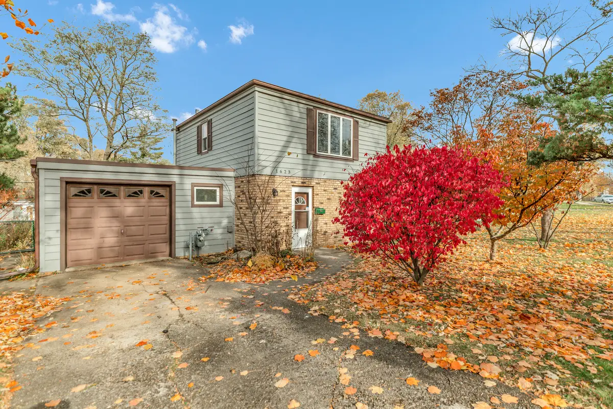 1623 Sawyer Avenue, Glen Ellyn, IL 60137 - Image #1