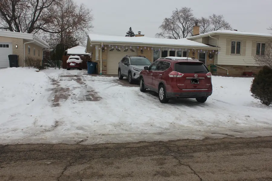 5639 N Manor Lane, Norwood Park, IL 60631 - Image #2