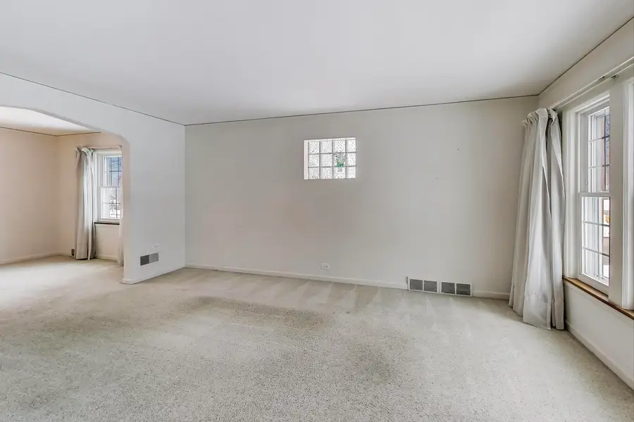 1920 S Washington Avenue, Park Ridge, IL 60068 - Image #3