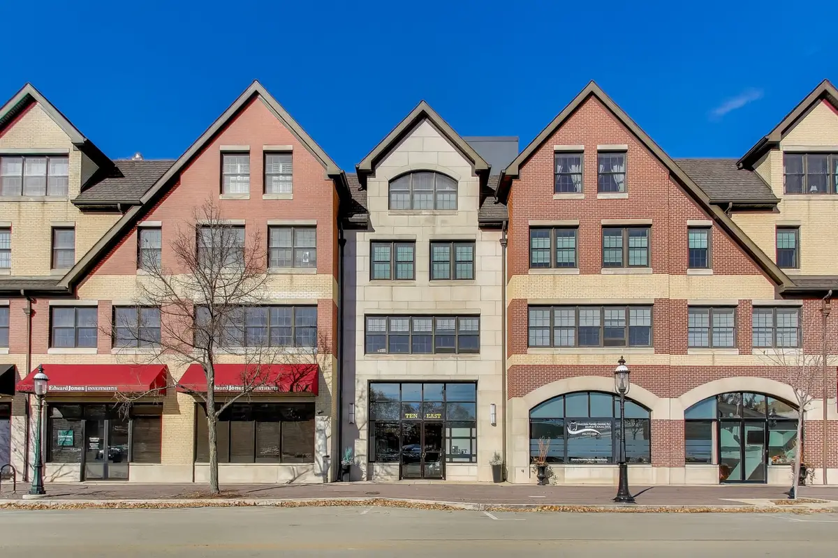 10 E Burlington Street #2C, Riverside, IL 60546 - Image #1