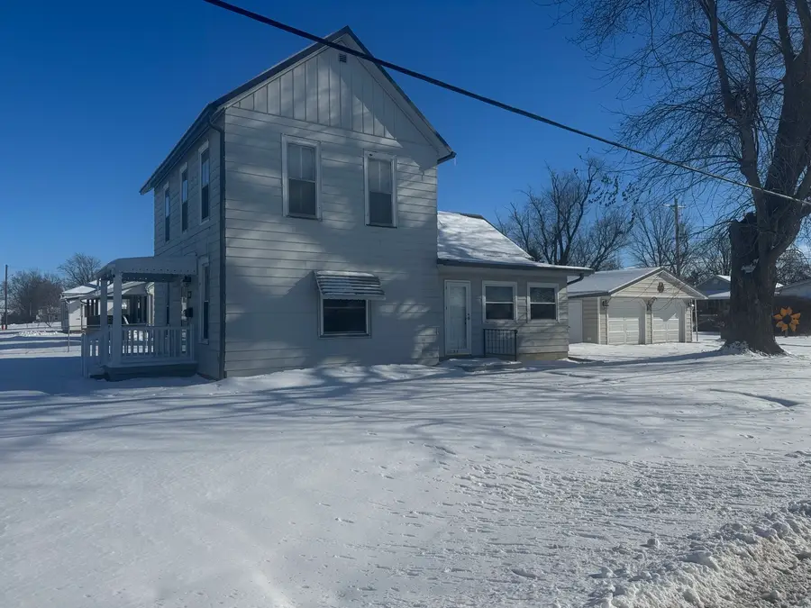602 E Webster Street, Clinton, IL 61727 - Image #2