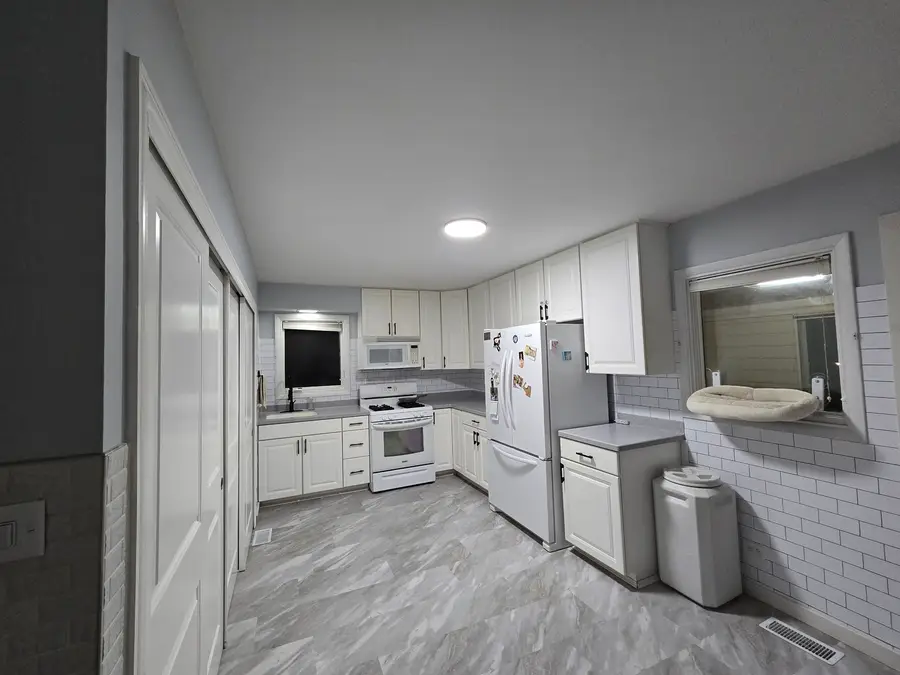 1530 Charles Drive, Glendale Heights, IL 60139 - Image #2