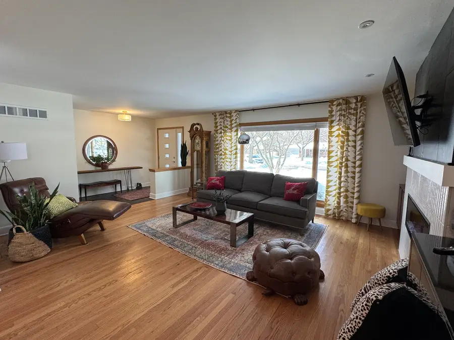 419 S Royal Court, Palatine, IL 60067 - Image #3