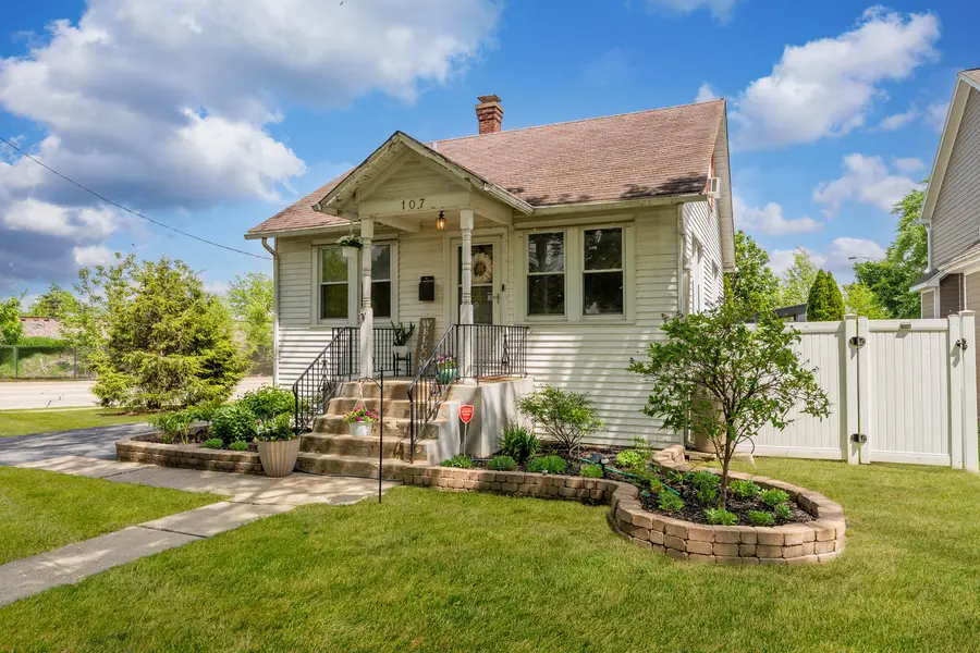 107 S Burton Place, Arlington Heights, IL 60005 - Image #2