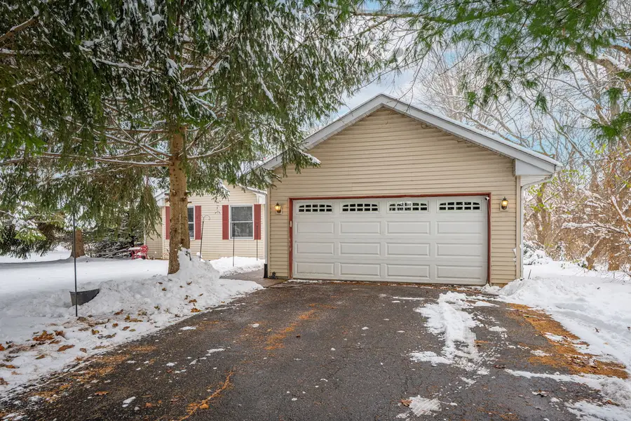 116 Liverpool Drive Se, Poplar Grove, IL 61065 - Image #2