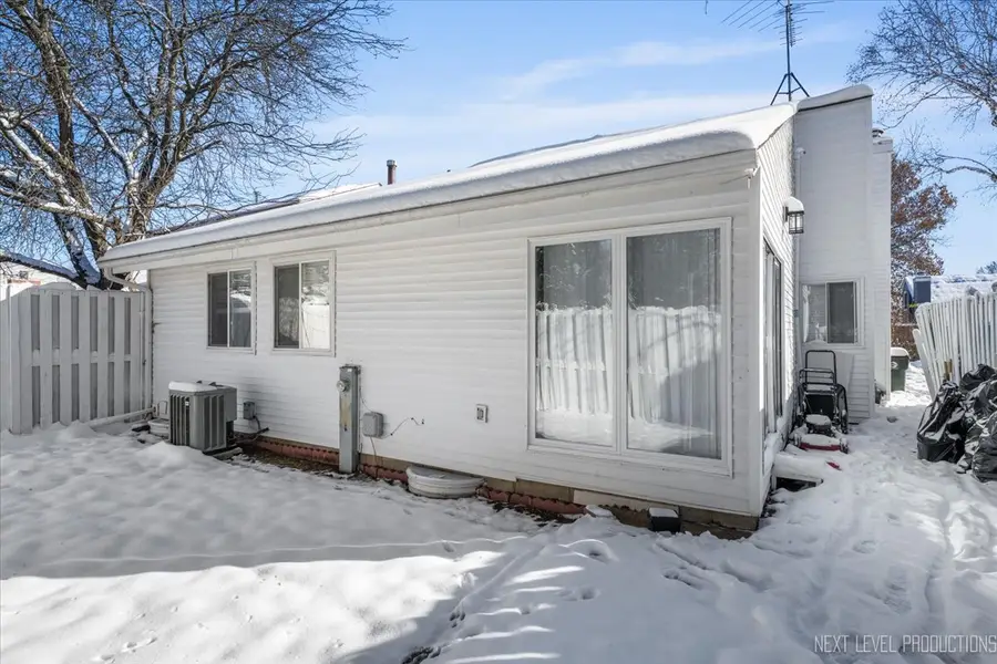 2S616 Linden Square, Warrenville, IL 60555 - Image #3