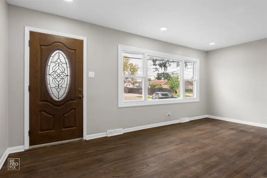 10854 Lyman Avenue, Chicago Ridge, IL 60415 - Image #2