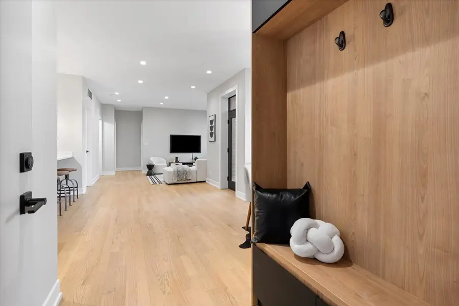 3653 W Barry Avenue #4W, Chicago, IL 60618 - Image #3