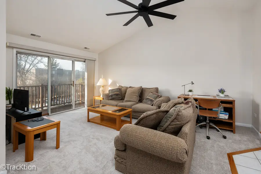 378 Sandhurst Circle #7, Glen Ellyn, IL 60137 - Image #3