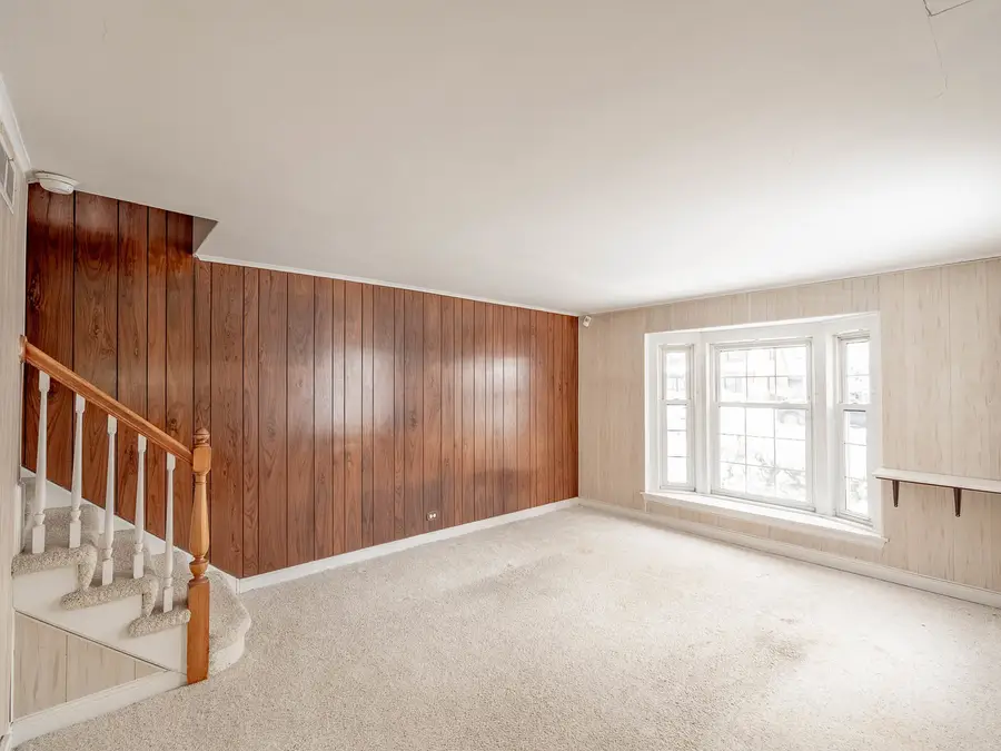 6704 Trumbull Avenue, Lincolnwood, IL 60712 - Image #3