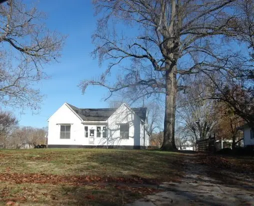 305 W Main Street, Oakland, IL 61943 - Image #2