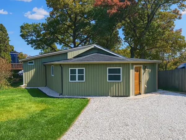 806 Peter Street, McHenry, IL 60051