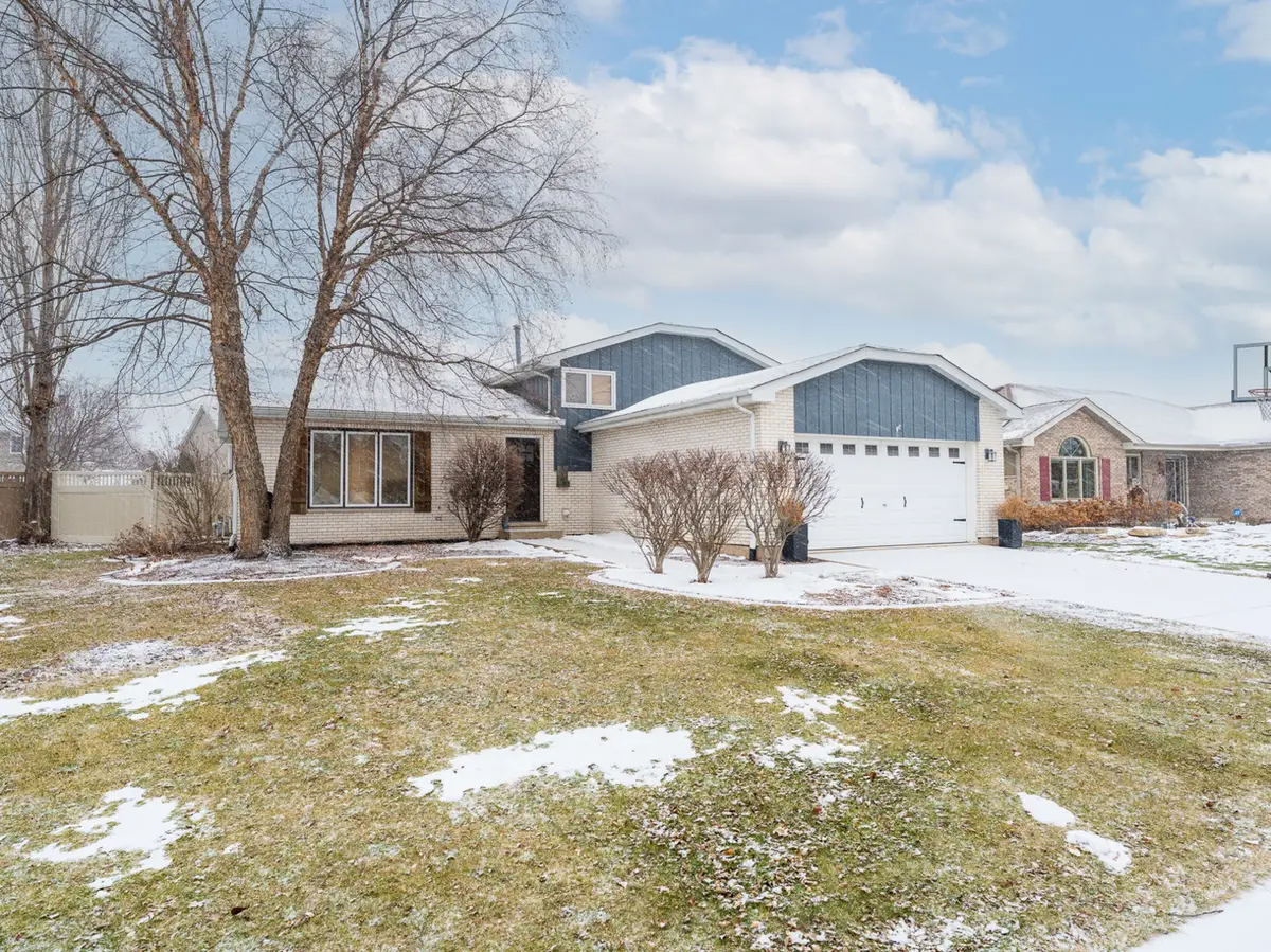 515 Edgewater Drive, Minooka, IL 60447 - Image #1