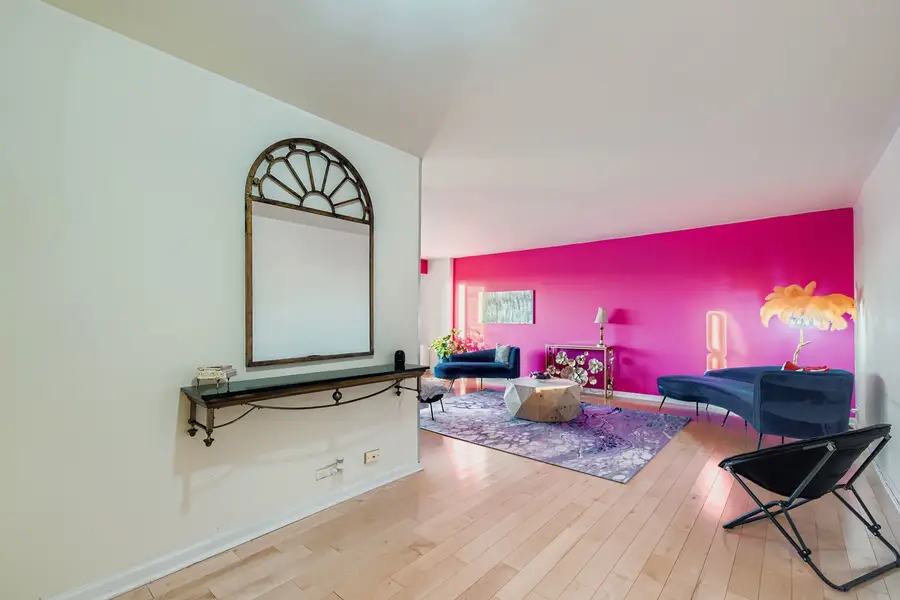 7033 N Kedzie Avenue #1004, Chicago, IL 60645 - Image #2