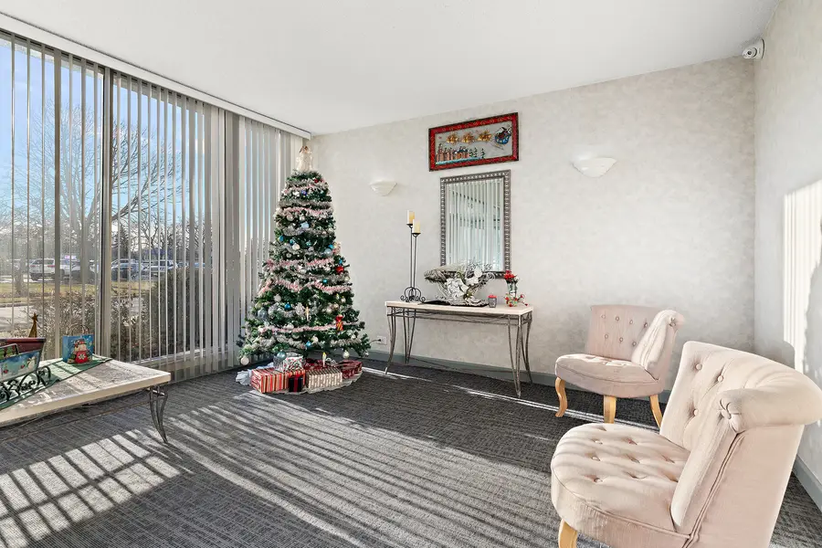 8809 Golf Road #8J, Niles, IL 60714 - #3