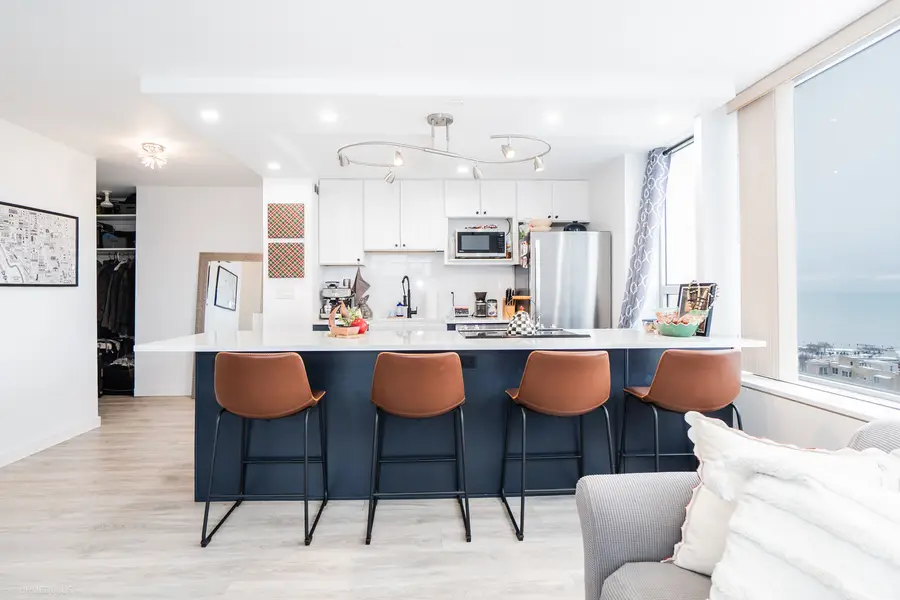 70 W Burton Place #2905F, Chicago, IL 60610 - Image #2