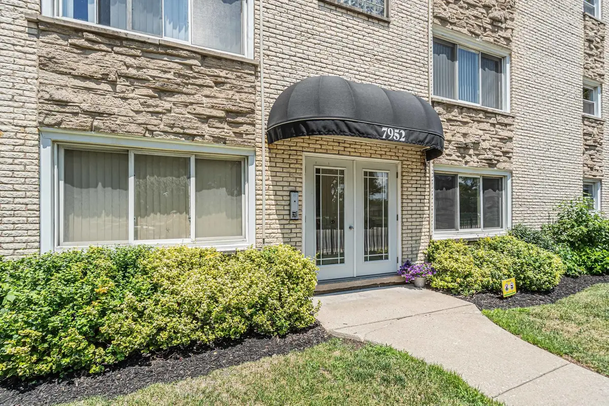 7952 Madison Street #2E, River Forest, IL 60305 - Image #1