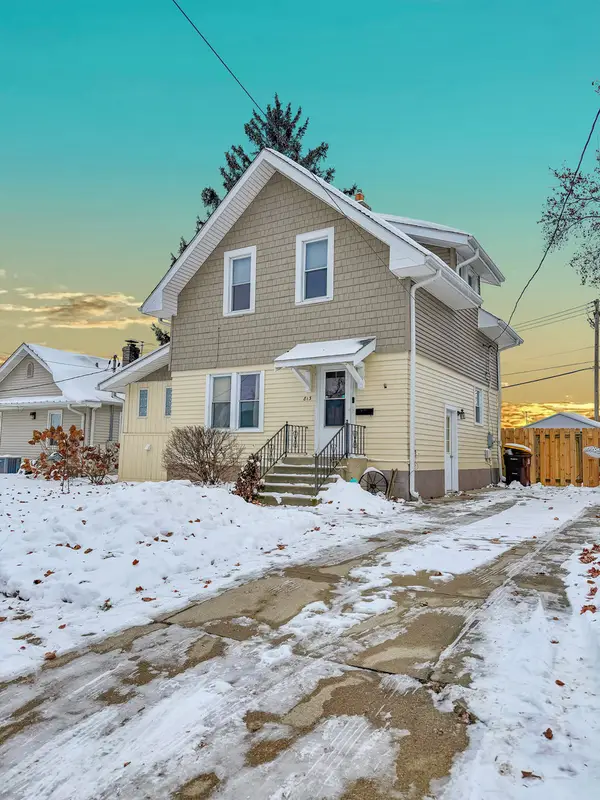 813 W Cleveland Street, Freeport, IL 61032