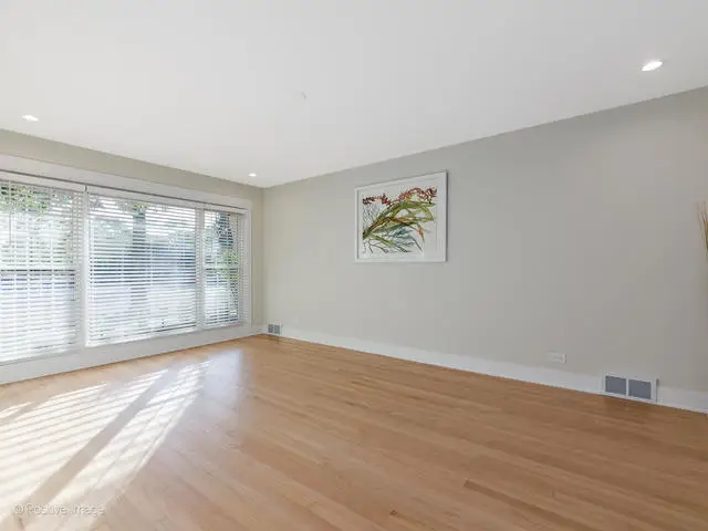 6207 N Hiawatha Avenue, Chicago, IL 60646 - Image #3