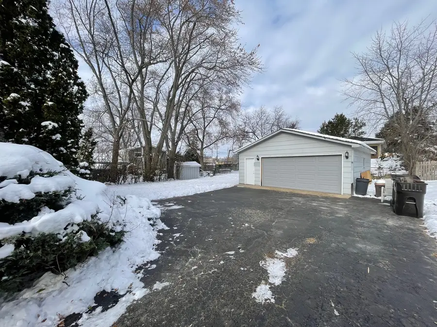 10 Pine Avenue, Lake Zurich, IL 60047 - Image #3