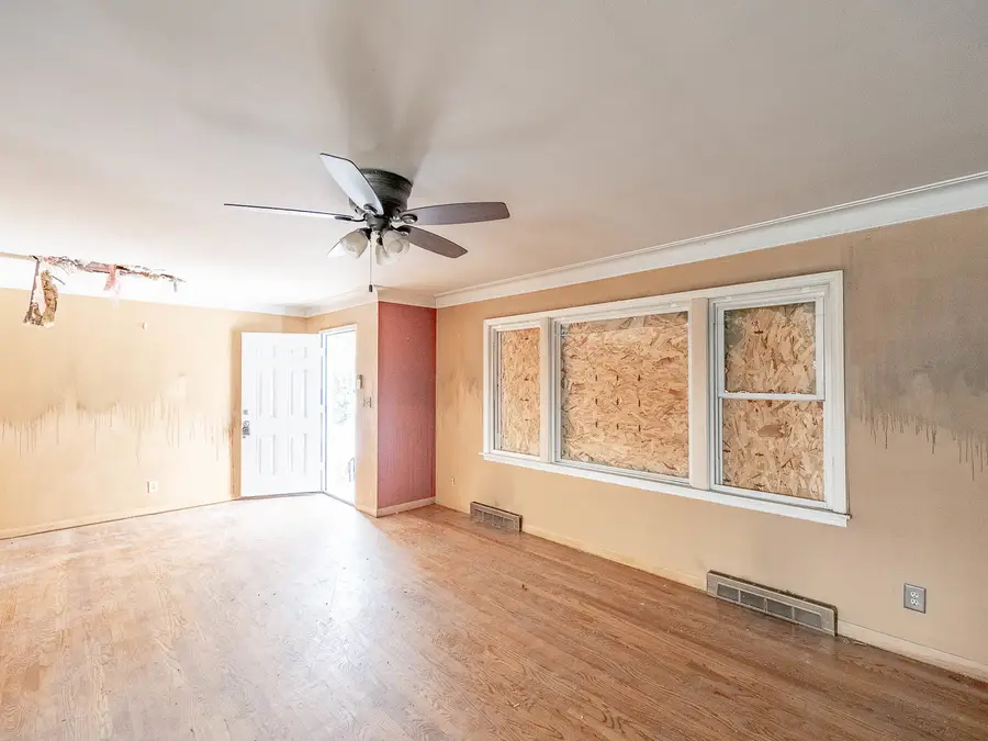 409 N Iowa Avenue, Villa Park, IL 60181 - Image #2