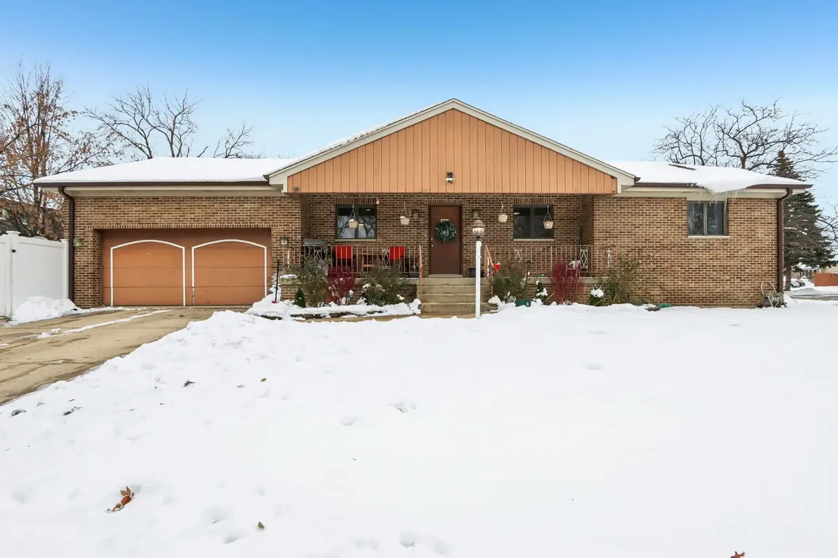 2300 N Bellaire Court, Des Plaines, IL 60016 - Image #1