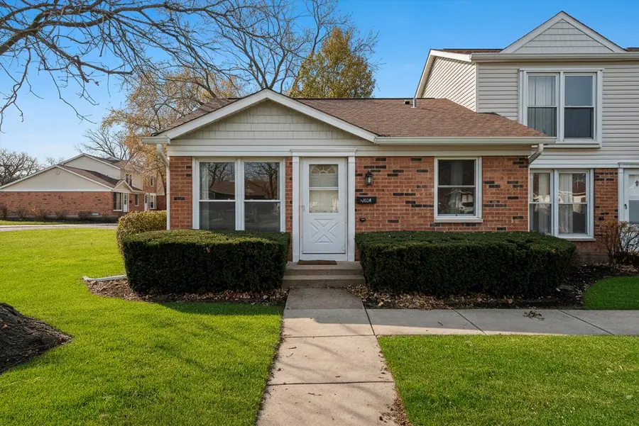 3056 Kingston Court, Streamwood, IL 60107 - Image #2