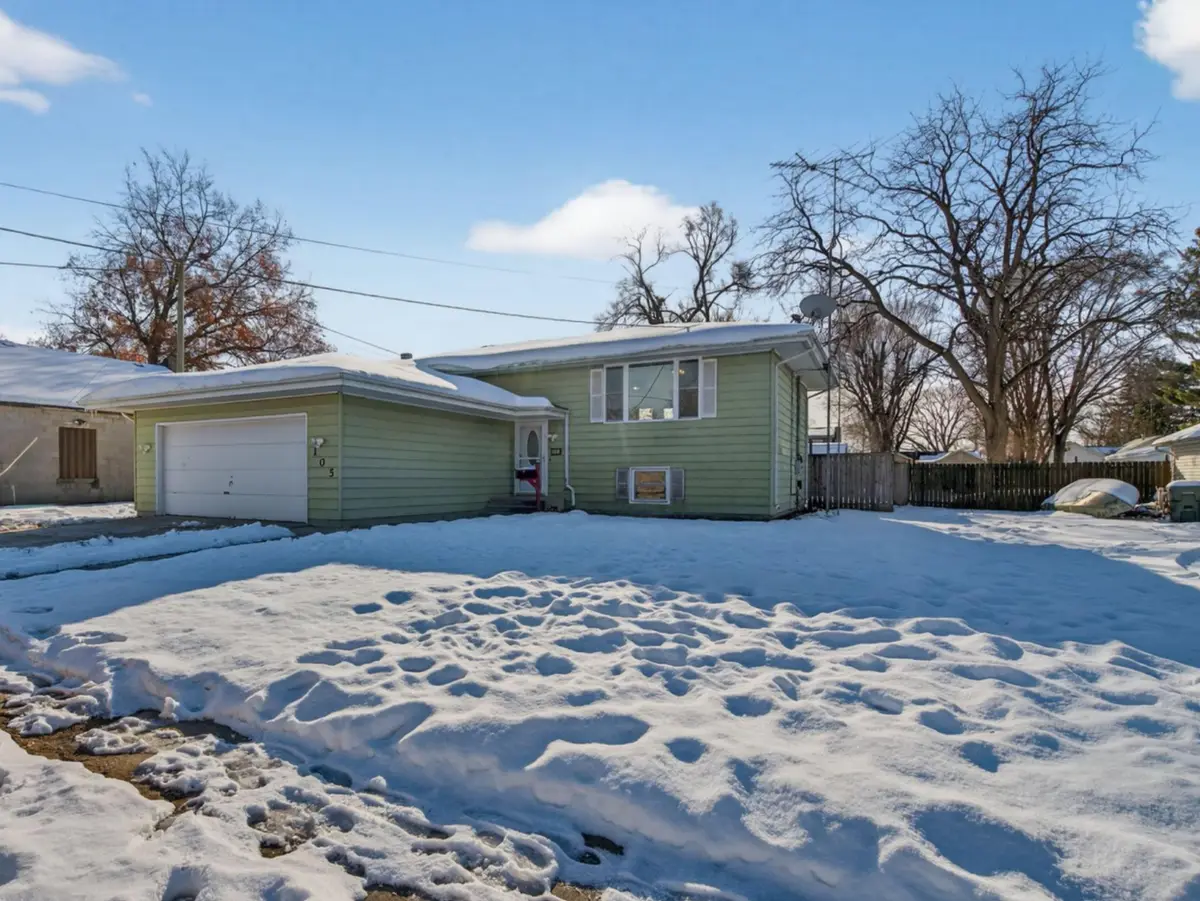 105 W Oak Street, Coal City, IL 60416 - Image #1