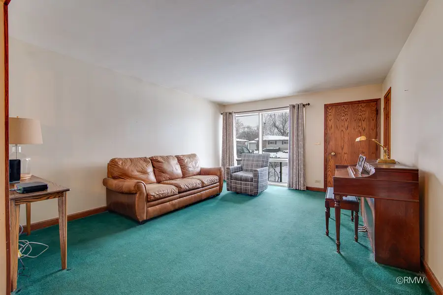 305 E Normandy Drive, Addison, IL 60101 - Image #3