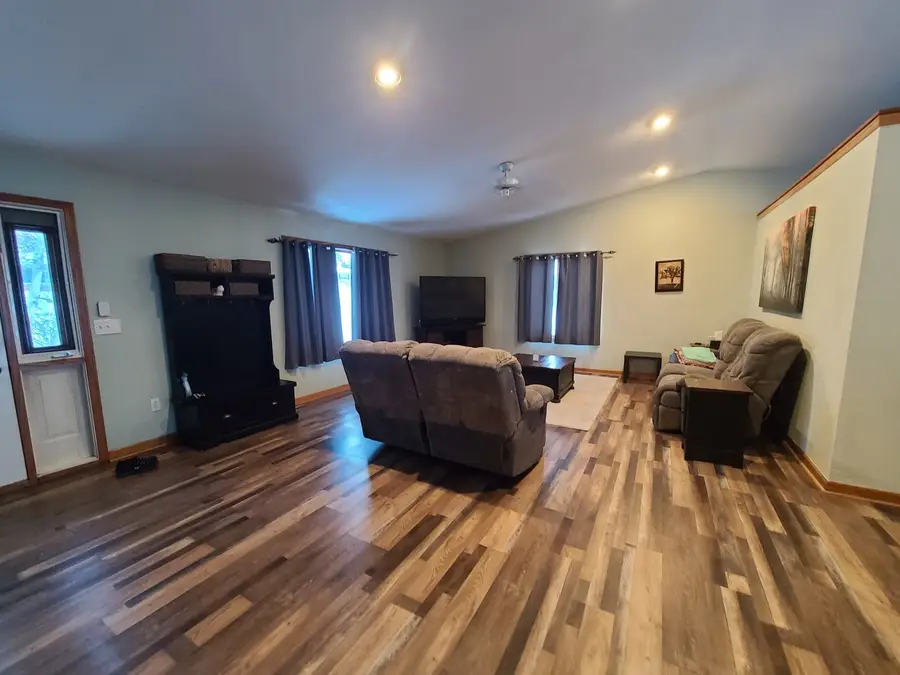 24200 Hillcrest Drive, Sterling, IL 61081 - Image #3