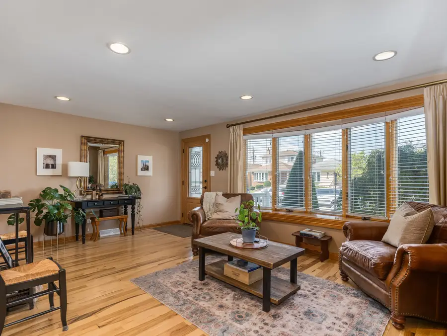 6235 S Rutherford Avenue, Chicago, IL 60638 - Image #3