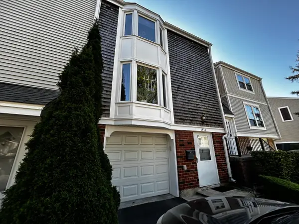 1933 Williamsburg Drive, Hoffman Estates, IL 60169