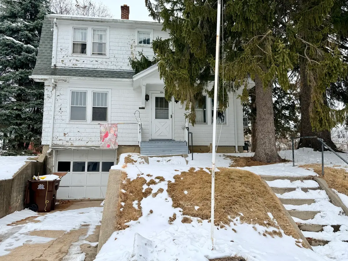 826 W Chestnut Street, Freeport, IL 61032 - Image #1