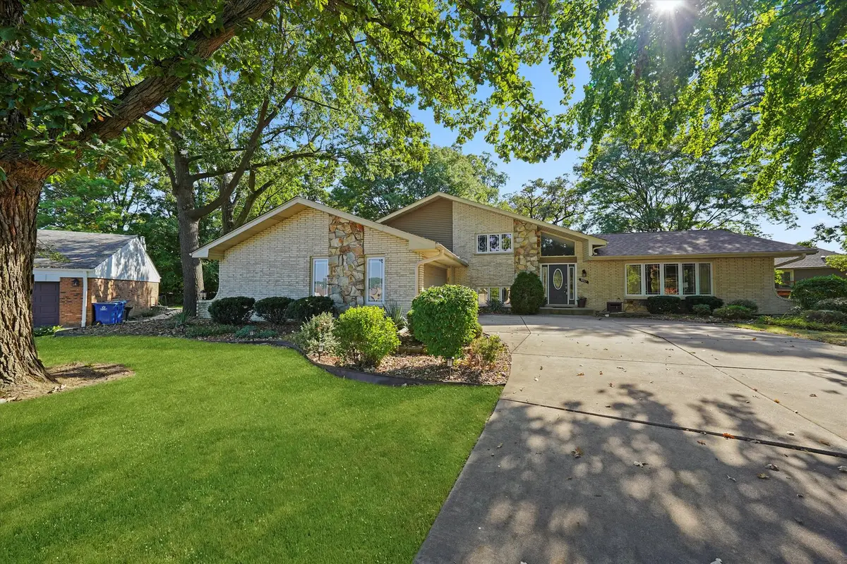 9047 W Oak Crest Court, Palos Hills, IL 60465 - Image #1