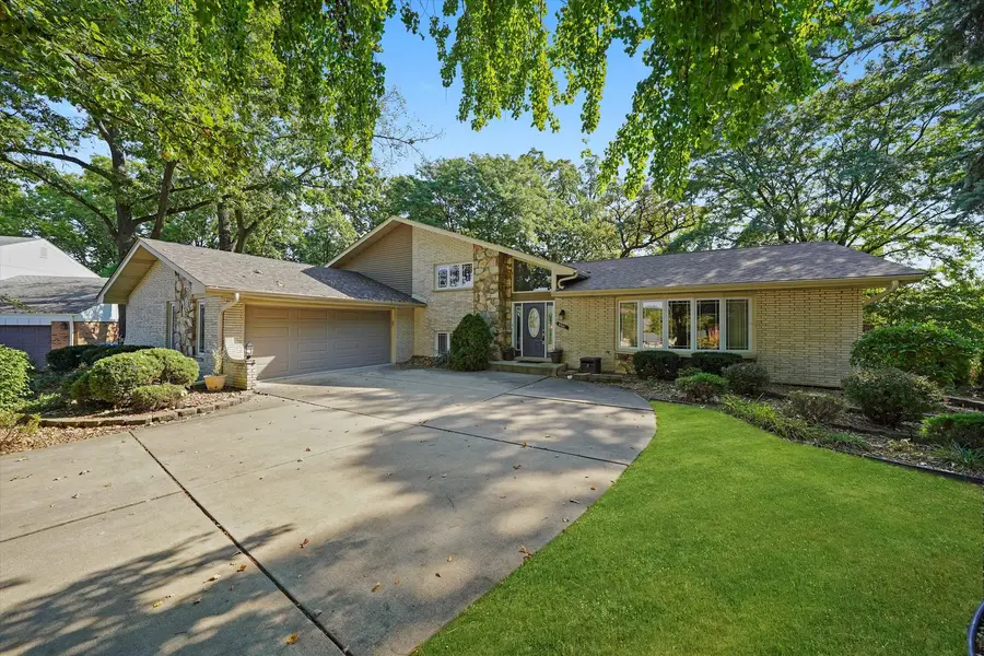 9047 W Oak Crest Court, Palos Hills, IL 60465 - Image #2