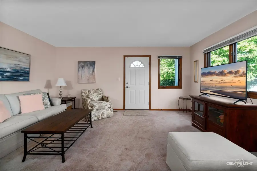 43 S Juniper Drive, North Aurora, IL 60542 - Image #2