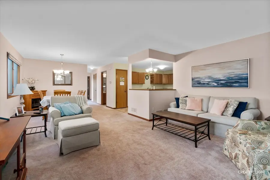 43 S Juniper Drive, North Aurora, IL 60542 - Image #3