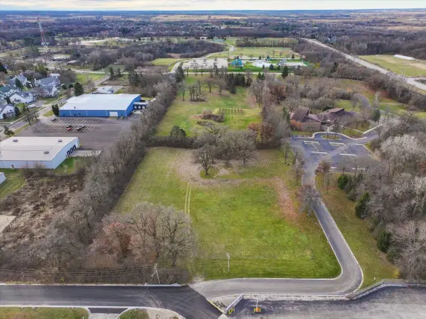 13801 Claussen Drive, Woodstock, IL 60098