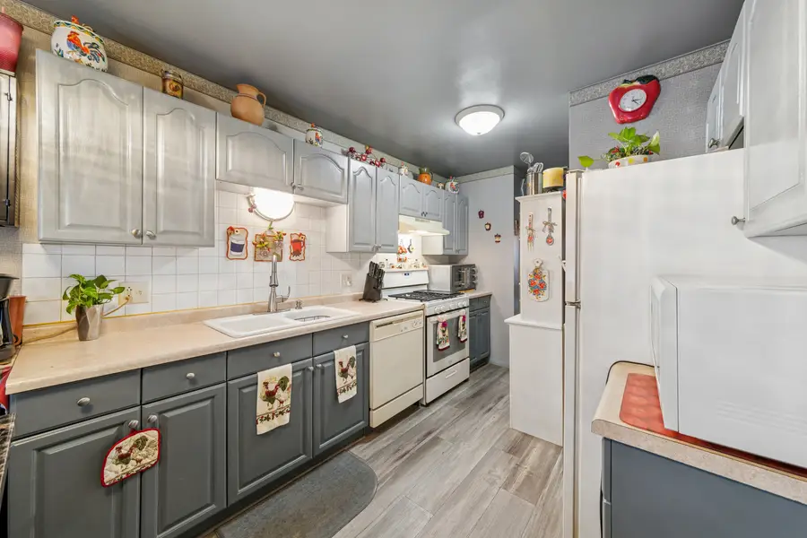 822 Minnesota Circle, Carol Stream, IL 60188 - Image #2