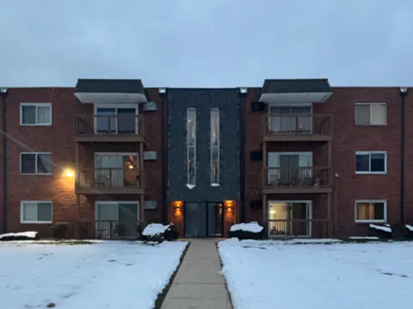 5752 W 128th Street #103, Crestwood, IL 60418